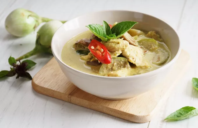Η συνταγή για green curry με 5 υλικά