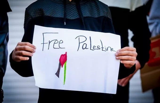 Χιλιάδες άνθρωποι διαδηλώνουν υπέρ των Παλαιστινίων σε όλον τον κόσμο