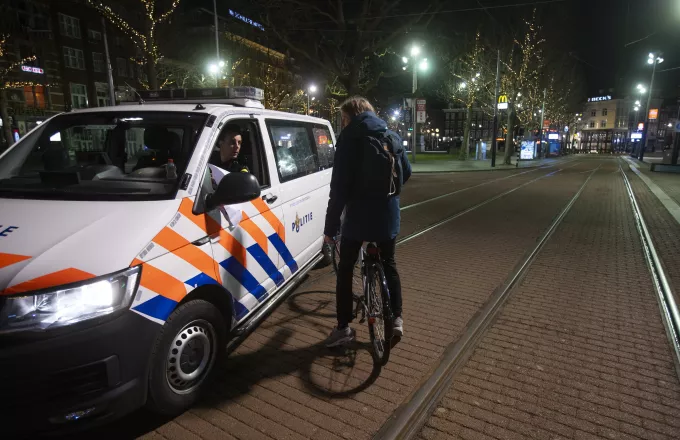 Ολλανδία: Συναγερμός για ομηρία σε κατάστημα της Apple στο Άμστερνταμ - Δείτε βίντεο