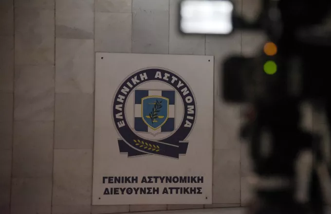 Η ανακοίνωση ΕΛ.ΑΣ. για τη σύλληψη του 33χρονου που πόζαρε με όπλο και πυροβολούσε σε βίντεο- Κατασχέθηκαν καλάσνικοφ