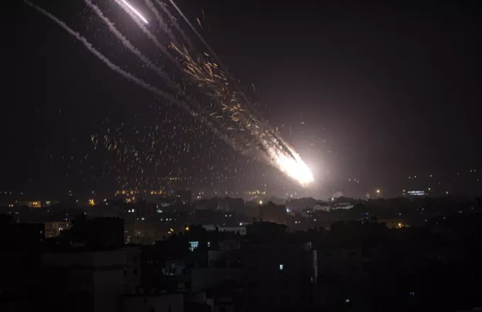 Ισραήλ: Αεροπορικά πλήγματα στη Γάζα- Αντίποινα για τα μπαλόνια με εμπρηστικούς μηχανισμούς
