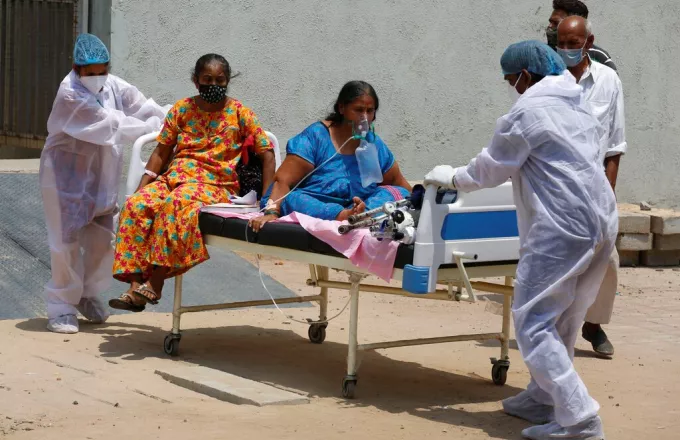 Ινδία: Πάνω από 27 εκατ. κρούσματα κορωνοϊού και  311.000 νεκροί σε μια μέρα