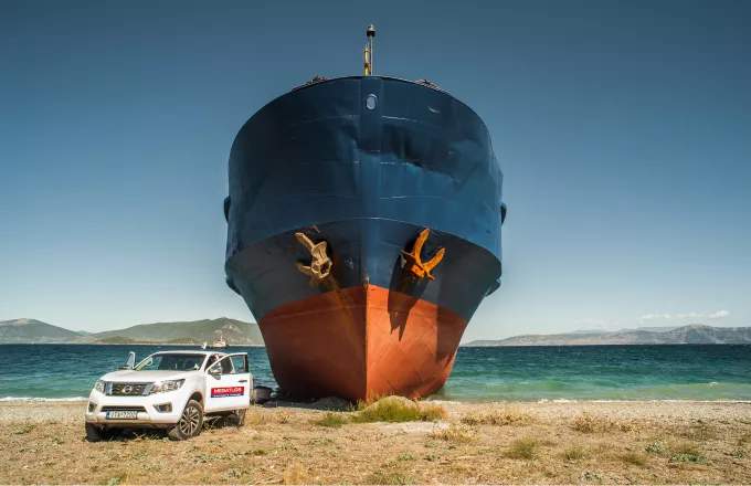 Προσάραξη φορτηγού πλοίου σε λασπώδη βυθό, έξω από το λιμάνι της Στυλίδας