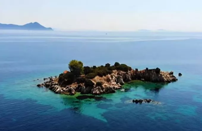 Το νησάκι του Αγίου Νικολάου στο ατελείωτο γαλάζιο της Ιθάκης (Video)