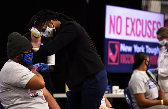 Πώς επιβραβεύει η Νέα Υόρκη τους εμβολιασμούς