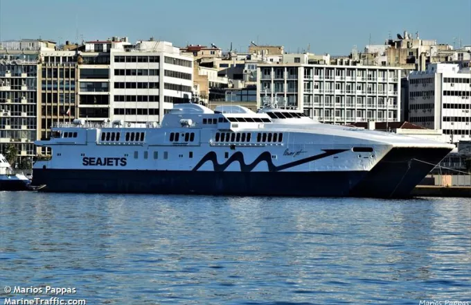 Απαγορεύτηκε προσωρινά ο απόπλους επιβατηγού ταχύπλοου από το λιμάνι της Σαντορίνης λόγω εισροής υδάτων