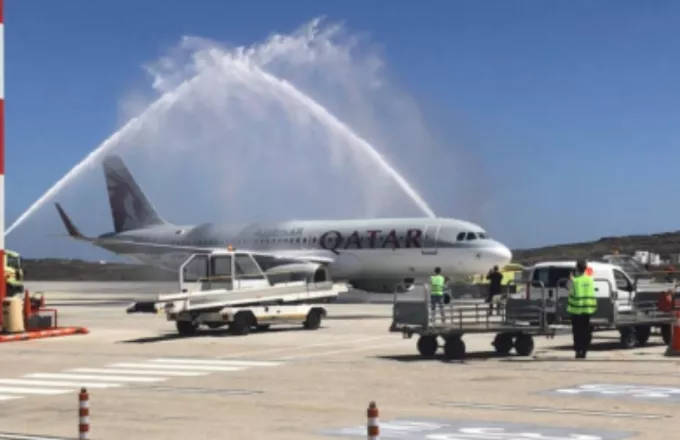 Εντυπωσιακή υποδοχή της πτήσης της Qatar Airways στο αεροδρόμιο της Μυκόνου