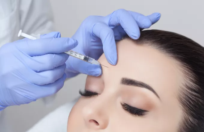 Botox: Τι ισχύει για τη βλεφαρόπτωση και τις παρενέργειες που έγιναν viral