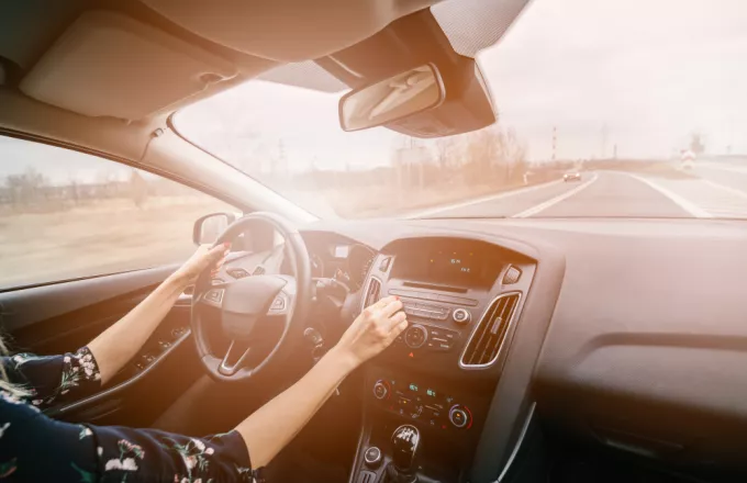 Έρευνα Ford: Αυτοί που ακούνε μουσική μέσω ακουστικών είναι πιο αργοί στην οδήγηση