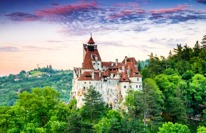 Ρουμανία: Στο κάστρο του κόμη Δράκουλα μπορούν πλέον να κάνουν εμβόλιο Covid οι επισκέπτες