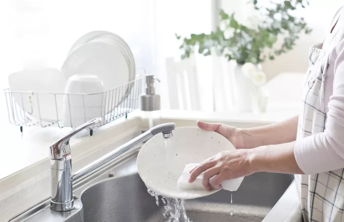 Μπορεί τελικά το πλύσιμο των πιάτων να λειτουργήσει αγχολυτικά;