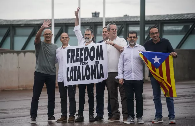 Ισπανία: Εκτός φυλακής οι εννέα αυτονομιστές Καταλανοί ηγέτες