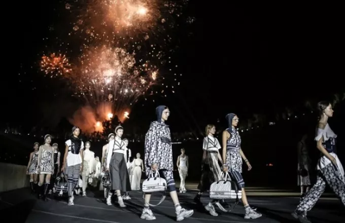 Οι προετοιμασίες του οίκου Dior για την επίδειξη στο Καλλιμάρμαρο (video)