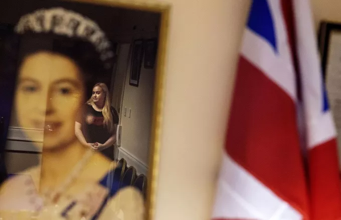 «Πώς τολμούν!»: Σάλος με απόφαση φοιτητών Οξφόρδης να κατεβάσουν πορτρέτο της βασίλισσας Ελισάβετ 