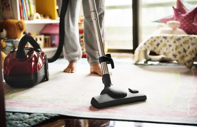 Μερικά σημάδια για να καταλάβεις αν υπερβάλλεις με το καθάρισμα του σπιτιού