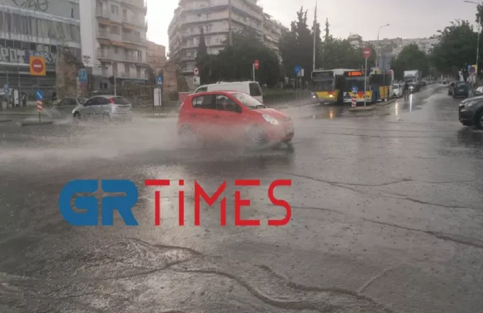 Θεσσαλονίκη: Ισχυρές βροχοπτώσεις και χαλάζι (VID)