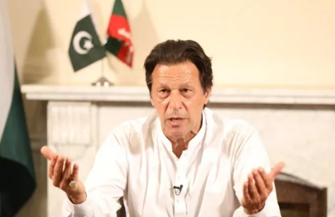 Πρωθυπουργός Πακιστάν: Η «ελαφριά ένδυση» φταίει για τους βιασμούς- Οργή για τις δηλώσεις