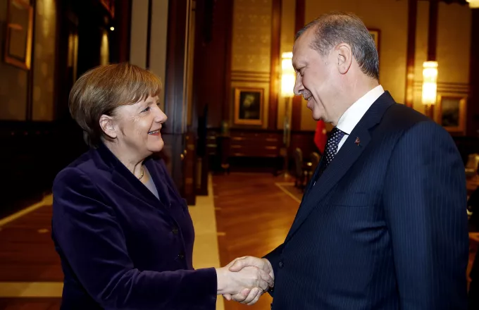 Προς νέα προσφυγική συμφωνία; Μέρκελ: Δεν μπορούμε να προχωρήσουμε χωρίς την Τουρκία