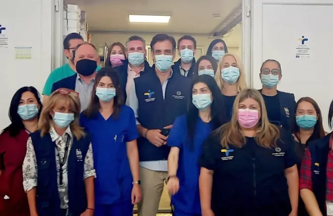 Επίσκεψη Μηταράκη-Αρκουμανέα στο ΚΥΤ και το νοσοκομείο Χίου: Ξεκίνησαν εμβολιασμοί των αιτούντων άσυλο