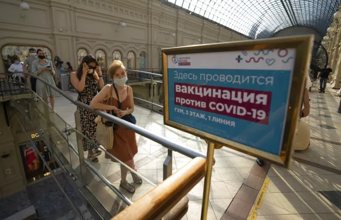 Ρωσία: Το 80% των βαριά νοσούντων με κορωνοϊό έχουν «αγοράσει» πλαστά πιστοποιητικά εμβολιασμού