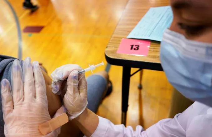 Κορωνοϊός- ΠΟΥ: Ετήσιο εμβολιασμό για ευάλωτες ομάδες- Ανά 2 χρόνια για γενικό πληθυσμό