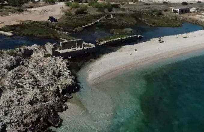 Αλμυρή Κορινθίας: Η άγνωστη παραλία με τη φυσική νεροτσουλήθρα (video)