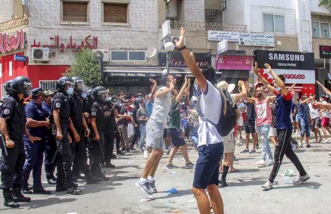 Τυνησία: Η ΕΕ ζήτησε την άμεση αποκατάσταση «της θεσμικής σταθερότητας»