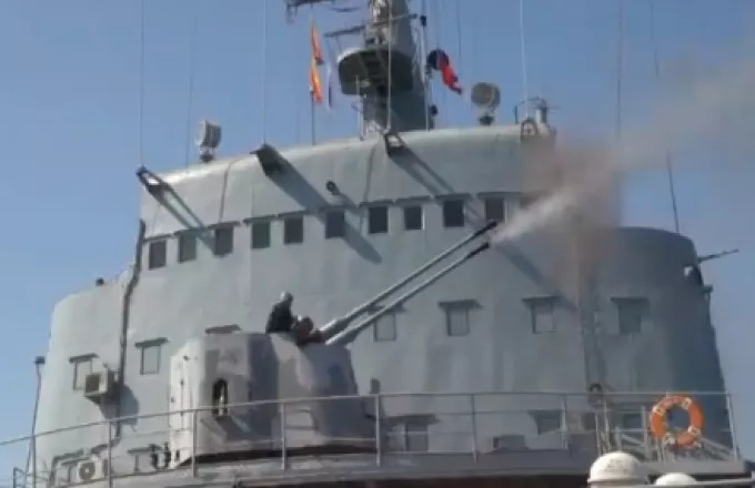 Η αρκούδα βρυχάται: Η Μόσχα δημοσίευσε βίντεο από άσκηση με πραγματικά πυρά στη Μ. Θάλασσα (video)