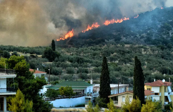 Καλή η εικόνα από την πυρκαγιά στο Ναύπλιο- Σε ύφεση η φωτιά στη Νέα Αλμυρή Κορινθίας