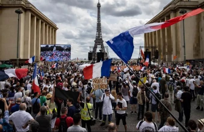 Γαλλία: Διαδηλώσεις κατά των περιορισμών για τον κορωνοϊό