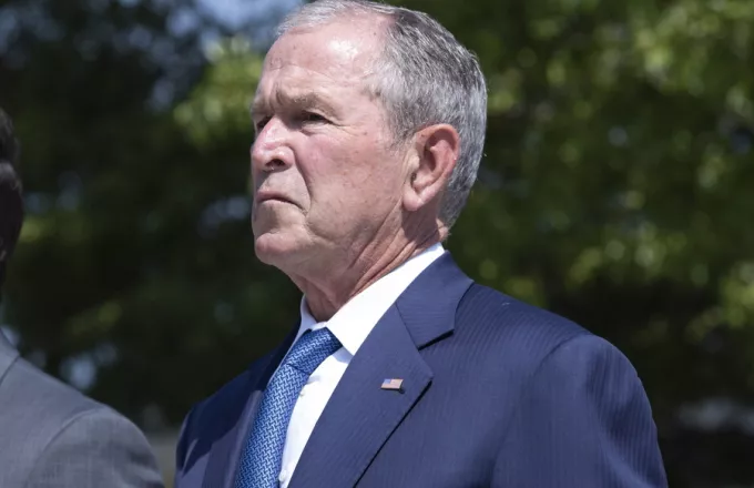 Ο Τζορτζ Μπους χαρακτήρισε «αδικαιολόγητη» την εισβολή στο Ιράκ και μετά το διόρθωσε: «Εννοούσα την Ουκρανία»