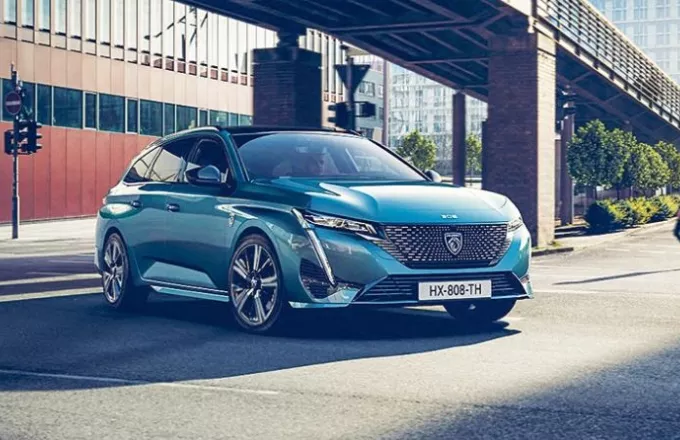 «Εξηλεκτρίστηκε» το 70% των Peugeot το 2021