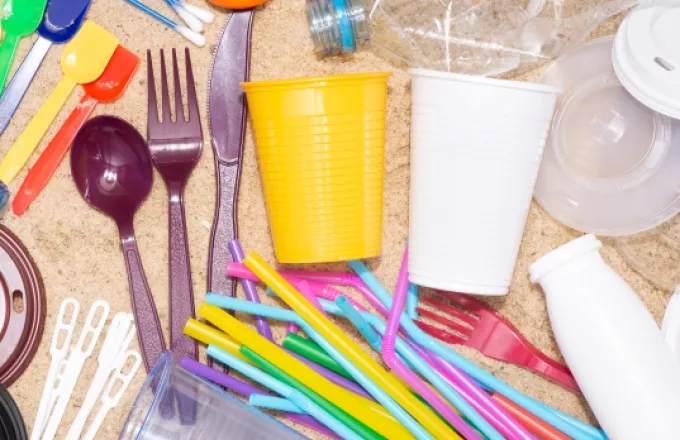 Plastic is (not) fantastic: Τέλος στα πλαστικά μιας χρήσης από 3ης Ιουλίου – Τι καταργείται
