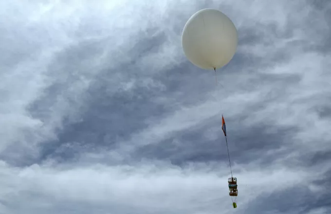 Θεσσαλονίκη: Αναστάτωση για ένα μετεωρολογικό μπαλόνι που έπεσε στη θάλασσα