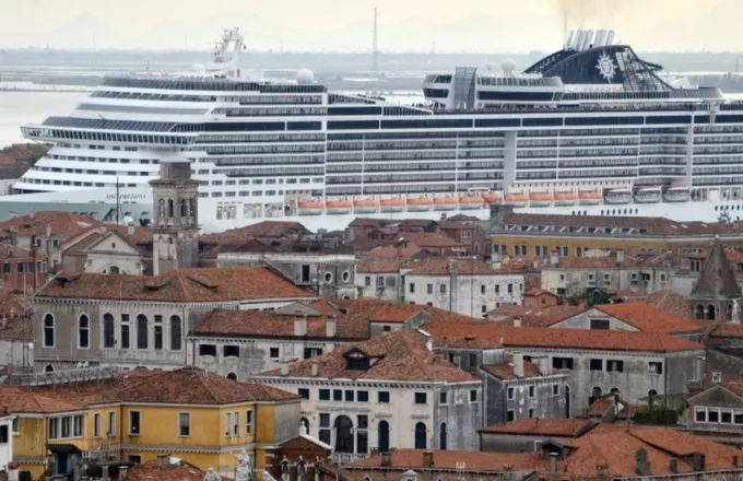 Προς απαγόρευση των κρουαζιερόπλοιων στη Βενετία μετά την «κίτρινη κάρτα» UNESCO 