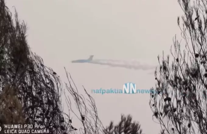 Δέος: Ο τιτάνας των αιθέρων Ilyushin Il-76 στη μάχη με τις φλόγες στην Αρκαδία (video)