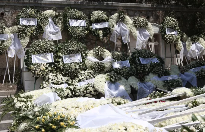 Σε κλίμα οδύνης η κηδεία του Κωνσταντίνου Μίχαλου (pics)