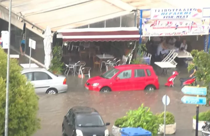 Βροχές στην Αττική, Χαλάζι στη Φθιώτιδα, Πλημμυρισμένοι δρόμοι Καβάλα (vids-pics)