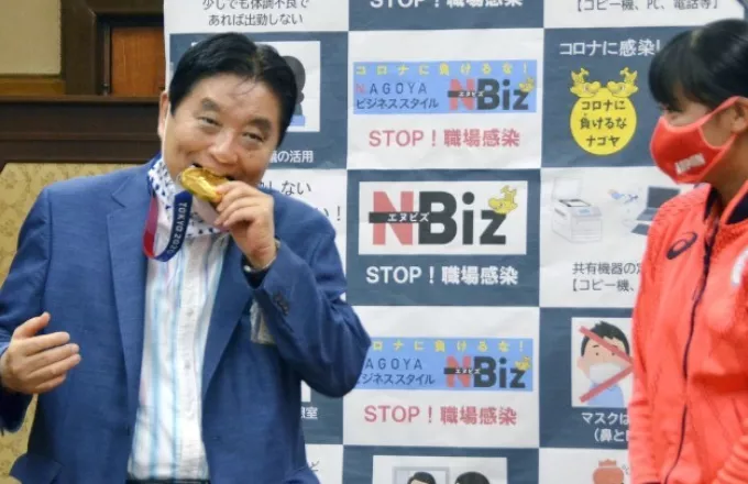 Ιαπωνία: Δήμαρχος δάγκωσε το μετάλλιο αθλήτριας και τώρα θα της δώσουν καινούριο