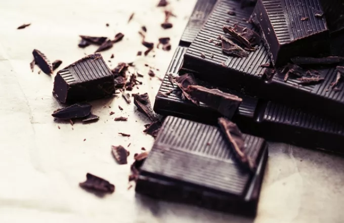 Τα 5 εντυπωσιακά οφέλη της μαύρης σοκολάτας που θα σε πείσουν για άλλο ένα κομματάκι