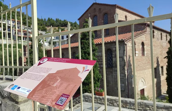 Σέρρες: «Έξυπνες» τουριστικές πινακίδες σε τοπόσημα και μνημεία του κεντρικού δήμου