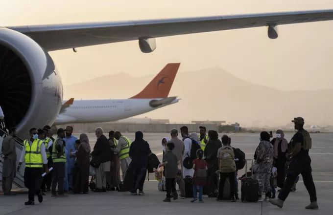 Αφγανιστάν: Aναχώρησε δεύτερη πτήση με αλλοδαπούς πολίτες από την Καμπούλ για το Κατάρ