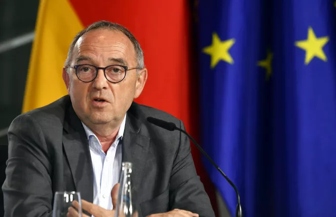 Συμπρόεδρος SPD: «Σοϊμπλικής έμπνευσης» η πολιτική λιτότητας - Έγιναν πολλά λάθη με την Ελλάδα