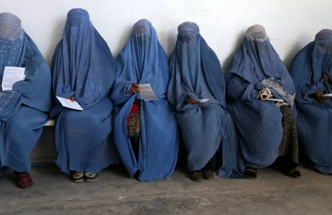 Ταλιμπάν: «Οι γυναίκες να φορούν μπούρκα δημοσίως» - Το ζήτησε ο ανώτατος ηγέτης τους