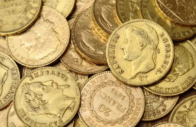 «Αν έχεις τύχη διάβαινε»... Χτίστες στη Γαλλία βρήκαν χρυσά νομίσματα αξίας 300.000 ευρώ