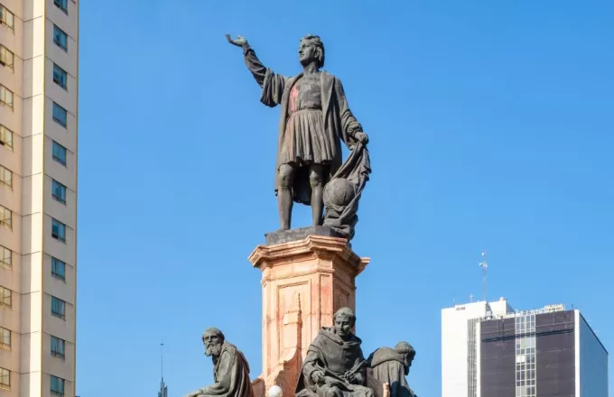 Μεξικό: Αφαιρείται άγαλμα του Κολόμβου από κεντρικό δρόμο-Στη θέση του προτομή αυτόχθονης