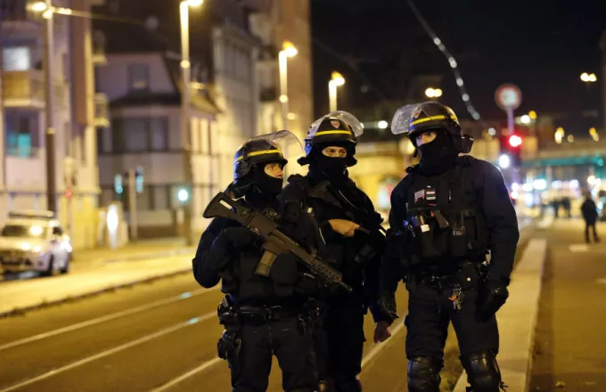 Γαλλία: Συνελήφθησαν δύο ύποπτοι που σχεδίαζαν επιθέσεις την περίοδο των Χριστουγέννων
