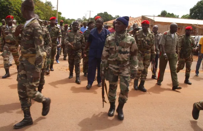 Γουινέα: Πραξικοπηματίες λένε πως συνέλαβαν τον πρόεδρο Κοντέ - Τραυματίες σε συμπλοκές