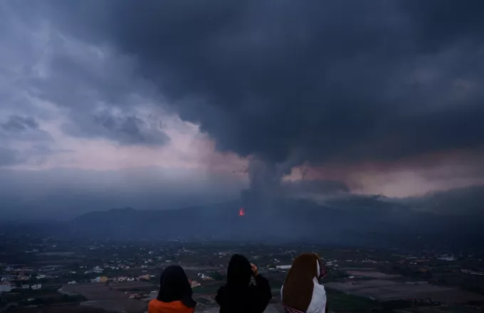 Λα Πάλμα-Ηφαίστειο: Νέες εκκενώσεις και ακυρώσεις πτήσεων λόγω της έκρηξης