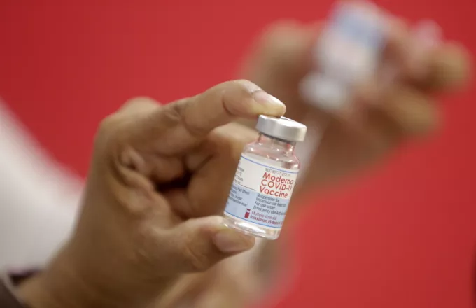 Λιγότερες οι λοιμώξεις Covid σε εμβολιασμένους με Moderna σε σχέση με το Pfizer